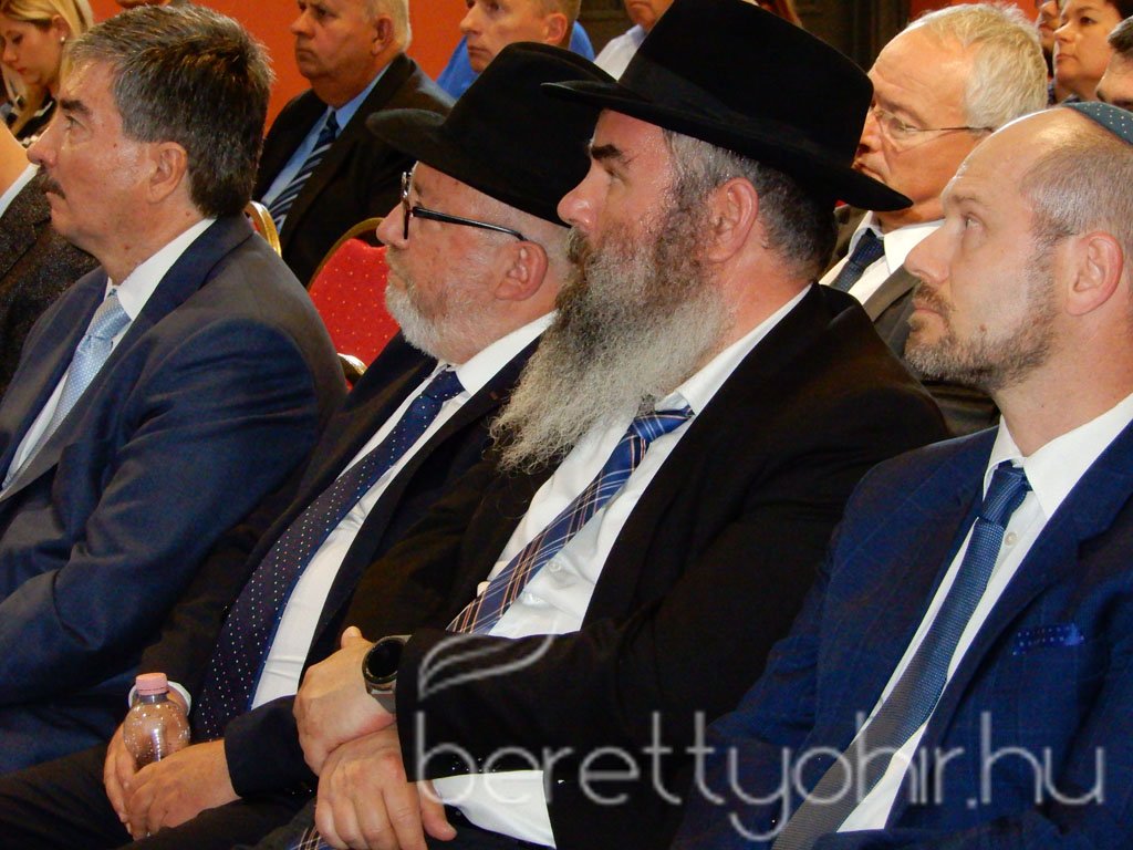 Átadták a felújított zsinagógát 54